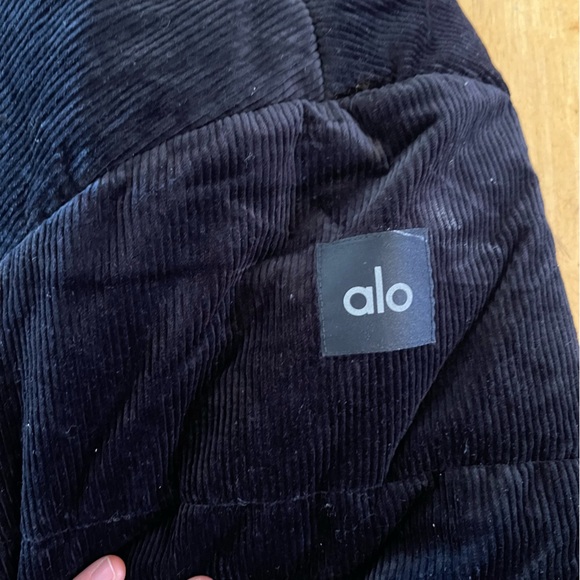 ALO Yoga women’s corduroy stage puffer  Black Jacket - Picture 4 of 11